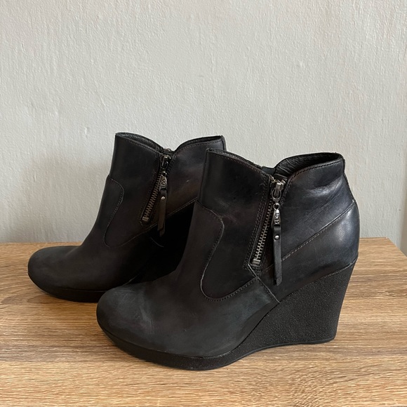 Ugg Meredith Wedge Booties - 8.5 - Picture 5 of 11